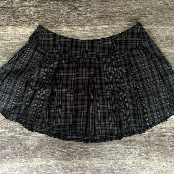 Gray plaid mini skirt - Picture 3 of 4